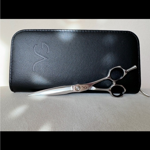 Hair cutting shears for professional hair dressers